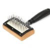 DINGO- Brosse Dans Un Support En Plastique -ROYAL CANIN Soldes Magasin fre pl DINGO Brosse dans un support en plastique 26097 1