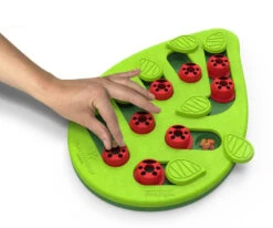 Nina Ottosson Cat Buggin' Out Puzzle & Play - Un Jeu éducatif Pour Les Chats 7 Nina Ottosson Cat Buggin' Out Puzzle & Play - Un Jeu éducatif Pour Les Chats -ROYAL CANIN Soldes Magasin fre pl Nina Ottosson Cat Buggin Out Puzzle Play un jeu educatif pour les chats 25962 3